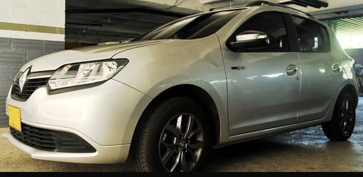 Renault Sandero · Unidad 1 - foto real