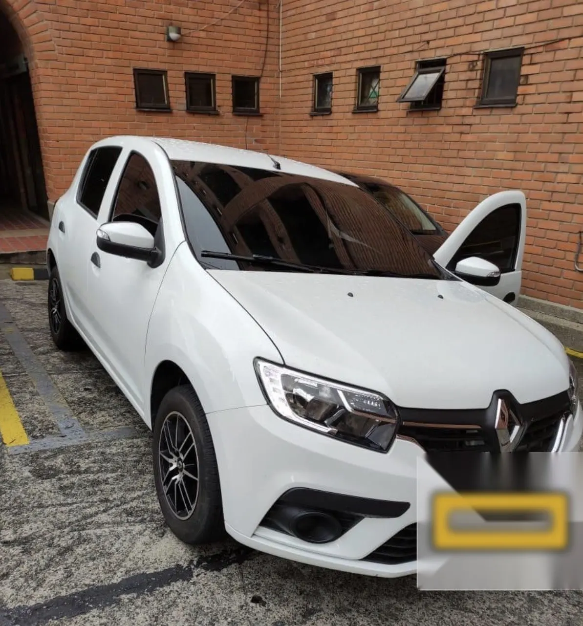 Renault Sandero · Unidad 2 - foto real